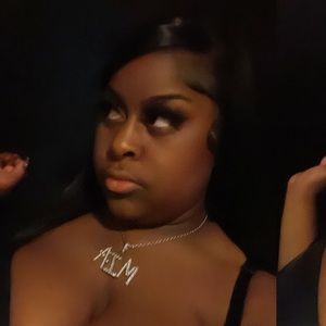 Meet your Posher, Miaa